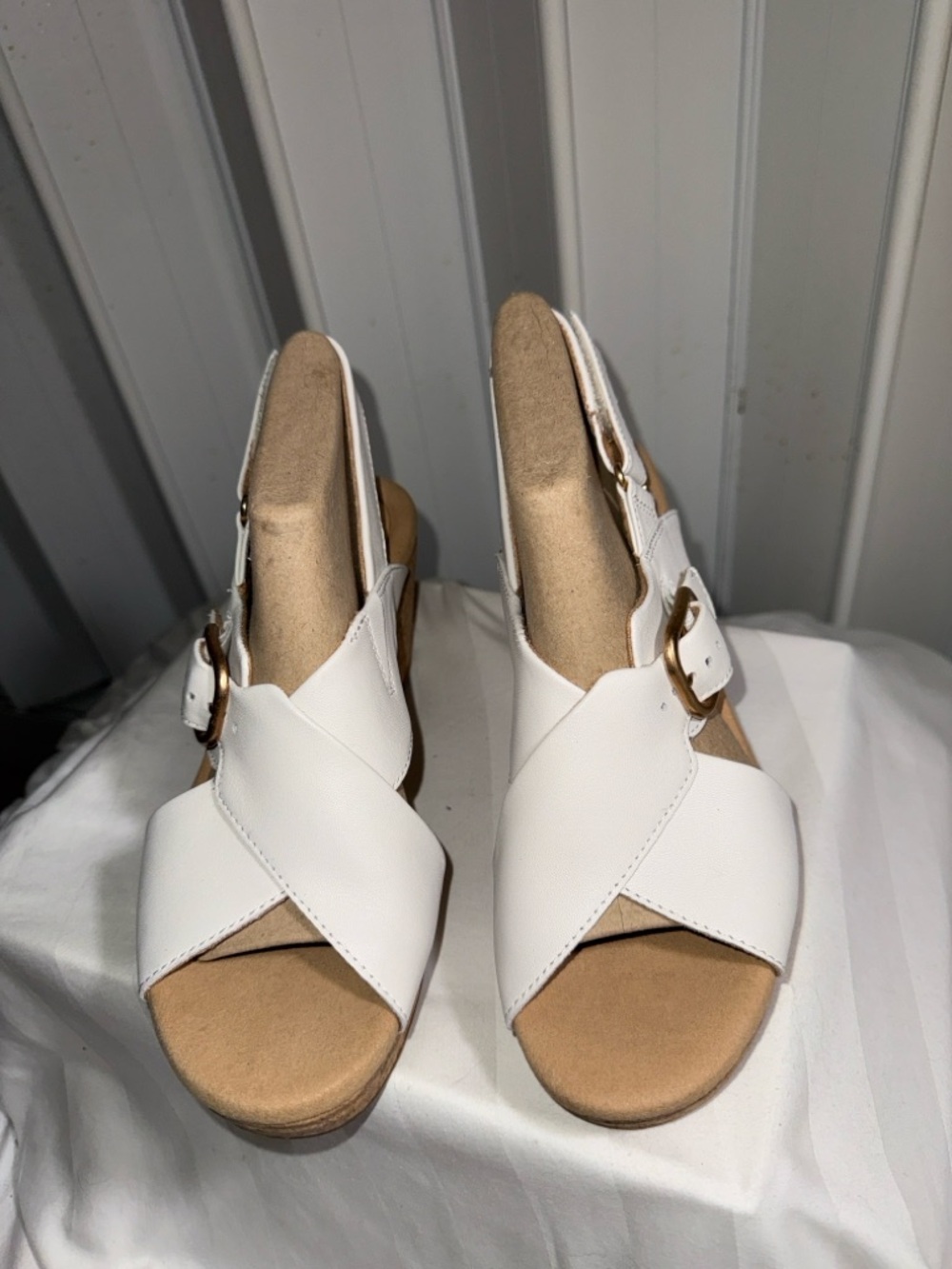 NWOT - Clarks White Leather Cork Wedge Sandal with Gold Buckle - Picture 3 of 6